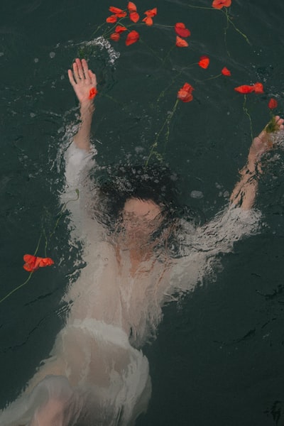 The water of woman, with a red petals
